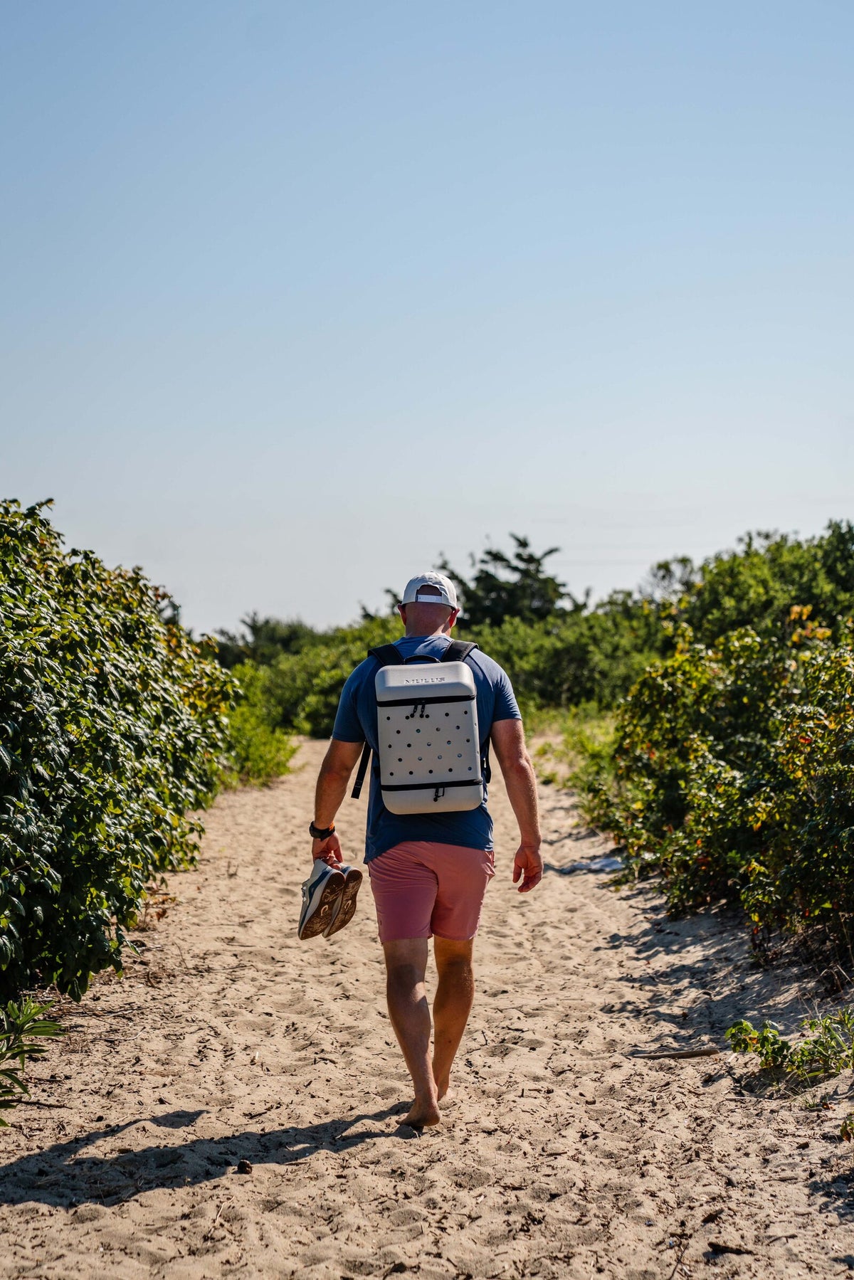 MULUS ROAMER backpack worn on a beach trail